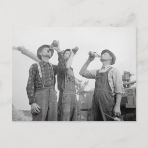 Carte Postale Fermiers buvant de la bière, 1941