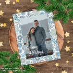 Carte Postale Festif Chic Floral Mandala Flakes Motif<br><div class="desc">Contemporain classique scandinave style Noël saison des fêtes de Noël turquoise flocons de neige bleu et beige et cristaux de mandala motif sur un arrière - plan blanc immaculé. Avec place pour customiser ou personnaliser avec une photographie et le texte sur le devant, le nom de famille (ou les noms...</div>