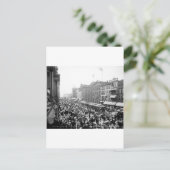 Carte Postale Fête du Travail, Buffalo, NY : 1900 (Debout devant)