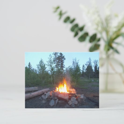 Carte Postale Feu de camp (Debout devant)