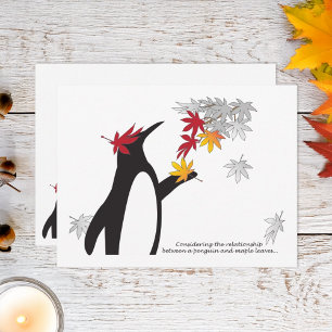 Carte Postale Feuilles de érable d'automne et manchot drôle