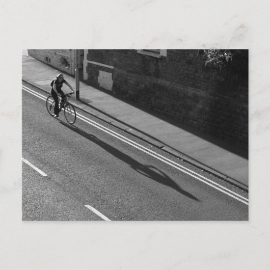 Carte Postale Fille à bicyclette NB (Devant)