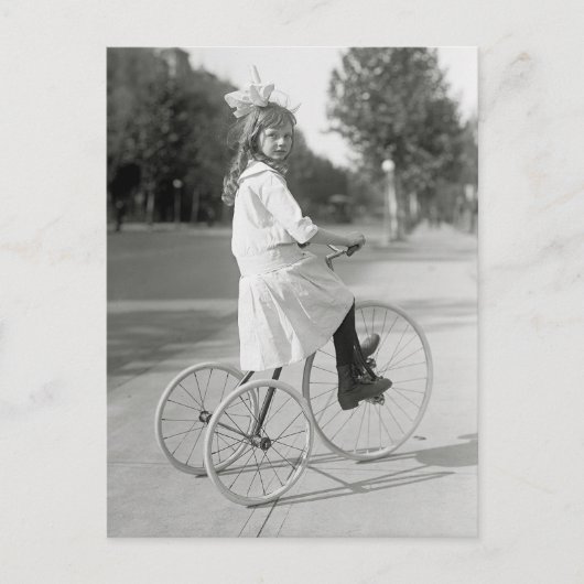 Carte Postale Fille à tricycle, 1917 (Devant)