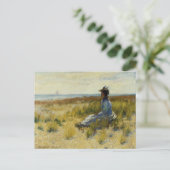 Carte Postale Fille assise au bord de la mer (Debout devant)