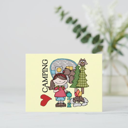 Carte Postale Fille aux Cheveux Bruns J'aime le Camping (Debout devant)