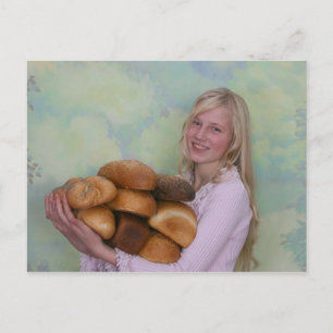 Carte Postale Fille avec des pains