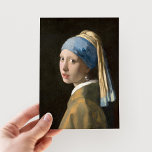 Carte Postale Fille avec une oreille perle | Johannes Vermeer<br><div class="desc">Fille à oreille perle (vers 1665) | OEuvre originale du peintre néerlandais de l'époque baroque Johannes Vermeer (1632-1675). Vermeer est connu pour ses scènes de peinture de la vie de classe moyenne. La plupart de ses oeuvres sont installées dans les mêmes quelques pièces intérieures de sa propre maison. Il n'était...</div>