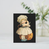 Carte postale Fille Carving Apple Halloween (Debout devant)