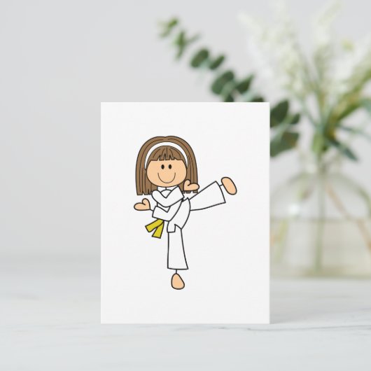 CARTE POSTALE FILLE DE KARATÉ (Debout devant)