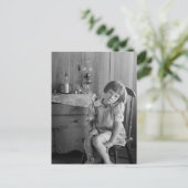 Carte Postale Fille de la Grande Dépression des années 1930 (Debout devant)