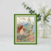 Carte Postale Fille de sirène en mer avec poissons et coquillage (Debout devant)