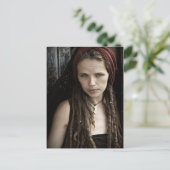 Carte Postale Fille du cimetière (Debout devant)