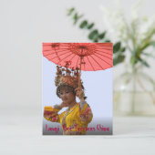 CARTE POSTALE - Fille en robe traditionnelle (Debout devant)