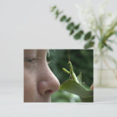 Carte Postale Fille et Mantis religiosa (Debout devant)