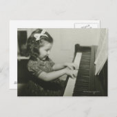 Carte Postale Fille jouant du piano (Devant / Derrière)