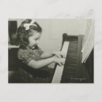 Fille jouant du piano