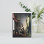 Carte Postale Fille lisant une lettre à une fenêtre ouverte, Ver (Debout devant)