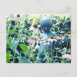 Carte Postale Fille parmi les fleurs