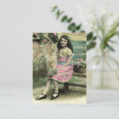 Carte Postale Fille sur banc (Debout devant)