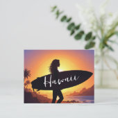 Carte Postale Fille surfeuse d'Hawaï sur la plage (Debout devant)