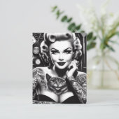 Carte Postale Fille tatouée alternative old school (Debout devant)