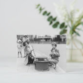 Carte Postale Filles avec des canetons, 1927 (Debout devant)