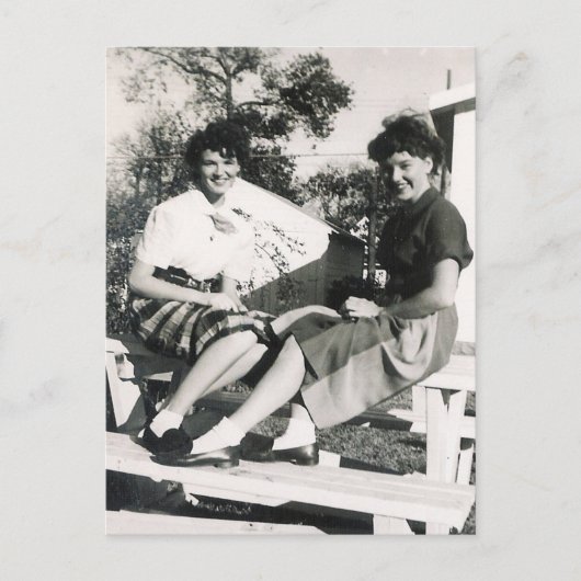 CARTE POSTALE FILLES DES ANNÉES 1950 #14 (Devant)