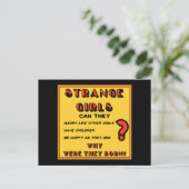 Carte postale "Filles étranges" (Debout devant)