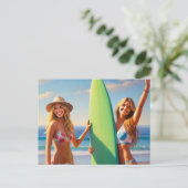 Carte Postale Filles surfeuses avec une planche de surf (Debout devant)