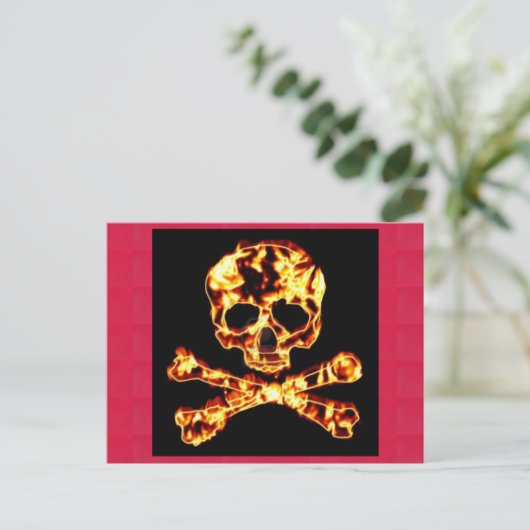 Carte Postale fire skull et crossbones (Debout devant)