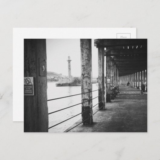 Carte Postale Fishermen under Whitby Pier, Whitby, North Yorks. (Devant / Derrière)
