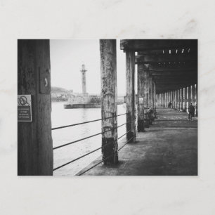 Carte Postale Fishermen under Whitby Pier, Whitby, North Yorks.