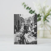 Carte Postale Fixation d'un tuyau (Debout devant)