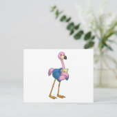 Carte Postale Flamant rose comme secrétaire avec bloc-notes (Debout devant)