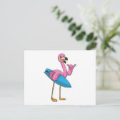 Carte Postale Flamant rose comme Surfer avec Surfboard (Debout devant)