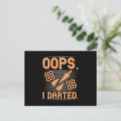 Carte Postale fléchettes - Oops I Darty (Debout devant)