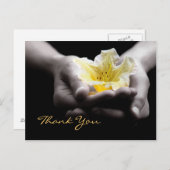 Carte Postale Fleur Jaune Délicate En Merci Dans Les Mains (Devant / Derrière)