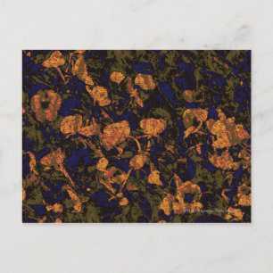 Carte Postale Fleur orange contre motif camouflage feuille