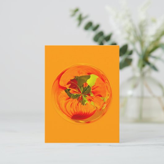 Carte Postale Fleur orange dans le globe (Debout devant)