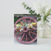 Carte Postale Fleurs et roue en Wagon (Debout devant)