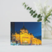 Carte Postale Flinders st gare Melbourne la nuit (Debout devant)