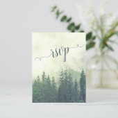 Carte Postale Foggy Mountains Green Pine Forest Wedding RSVP (Debout devant)
