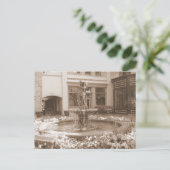 Carte Postale Fontaine à fleurs (Debout devant)