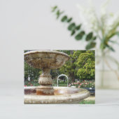 Carte Postale Fontaine dans le parc (Debout devant)