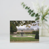 Carte Postale Fontaine de Paris (Debout devant)
