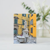 Carte Postale Fontana della Pupporona, Lucques, Italie (Debout devant)