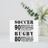 Carte Postale Football Vs Rugby (Debout devant)