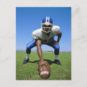 Carte Postale footballeur jouant sur un terrain de football