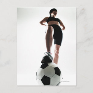 Carte Postale formation de jeune femme, le football