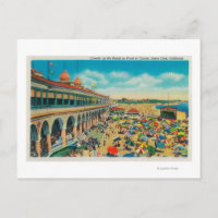 Foule sur la plage devant le Casino